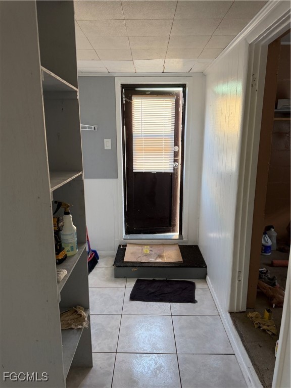 1126 Florida Avenue Clewiston, FL 33440 - Photo 10 of 13 a living room with closet