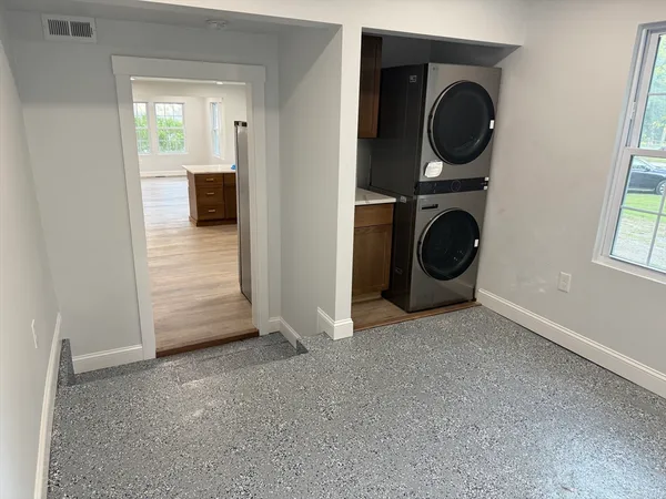 $2,950 | 27 Leicester Street, Unit 1, Oxford, MA 01537