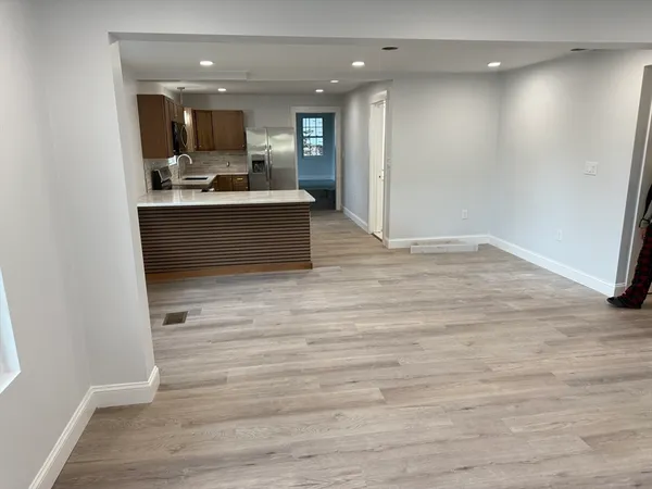 $2,950 | 27 Leicester Street, Unit 1, Oxford, MA 01537