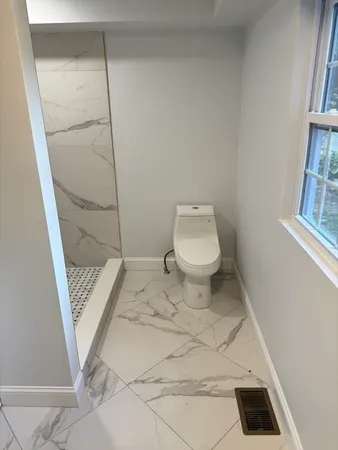 $2,950 | 27 Leicester Street, Unit 1, Oxford, MA 01537