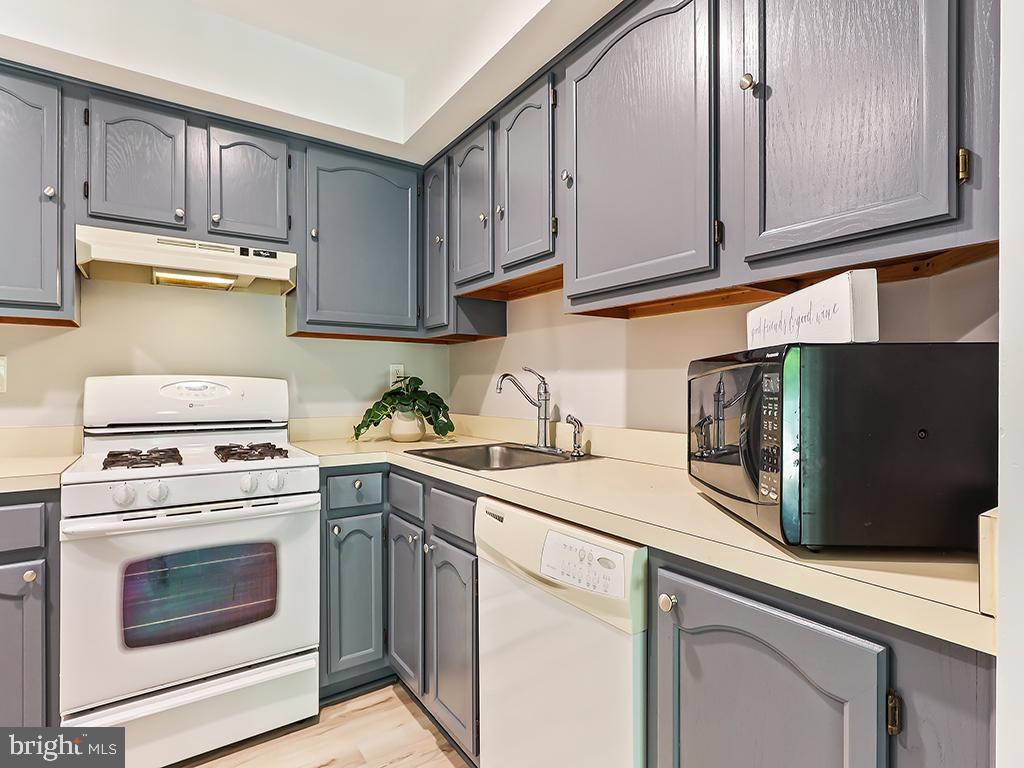 303 Trinity Court, Unit 11 Princeton, NJ 08540 - Photo 15 of 37