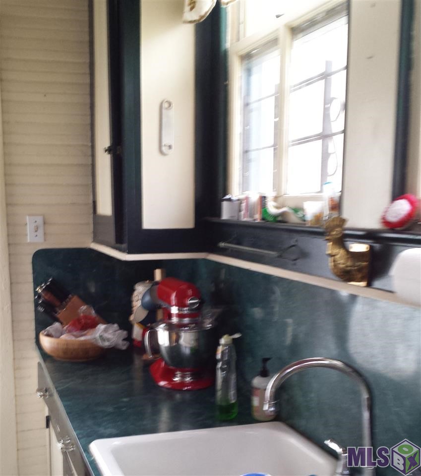 731 North 9th Street Baton Rouge, LA 70802 - Photo 16 of 44 Plus over sink window looks into courtyard