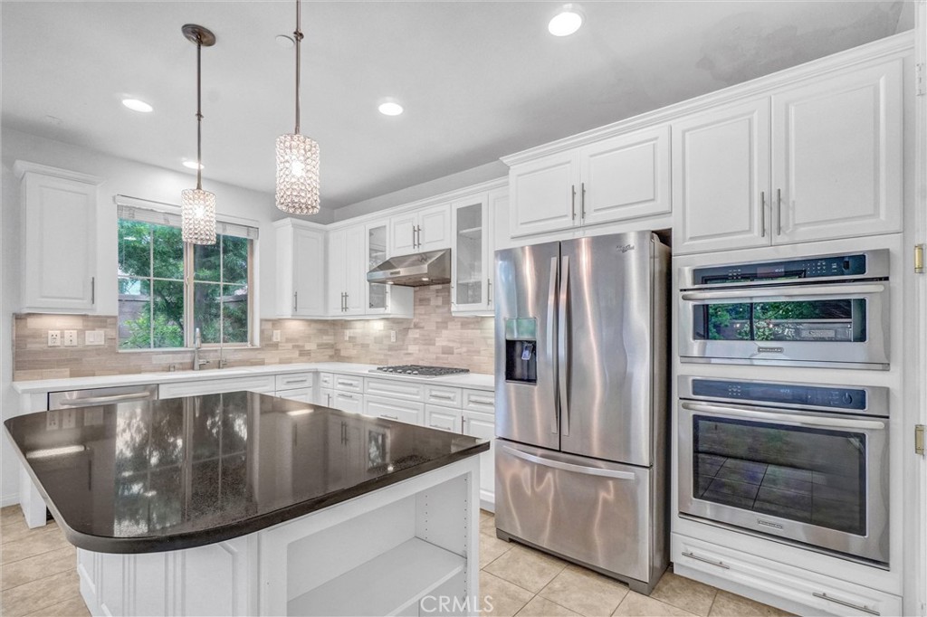 54 Visionary Irvine, CA 92618 - Photo 10 of 39 a kitchen with stainless steel appliances granite countertop a refrigerator a sink and a stove