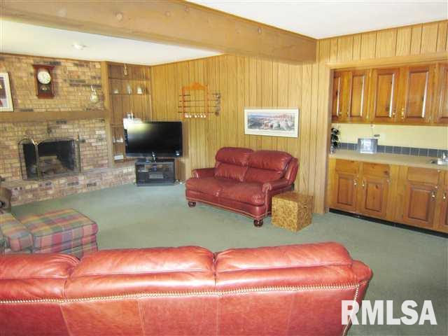 2017 Meadowbrook Road Davenport, IA 52807 - Photo 14 of 24 Gallery Image 14