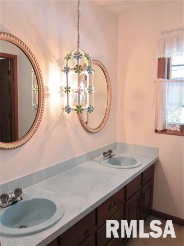 2017 Meadowbrook Road Davenport, IA 52807 - Photo 17 of 24 Gallery Image 17