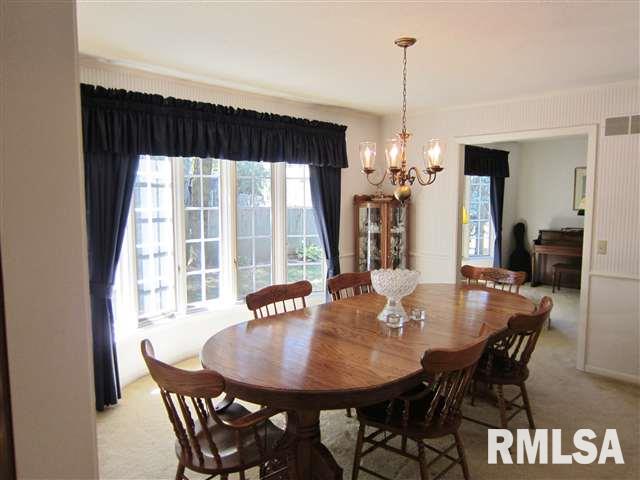 2017 Meadowbrook Road Davenport, IA 52807 - Photo 7 of 24 Gallery Image 7