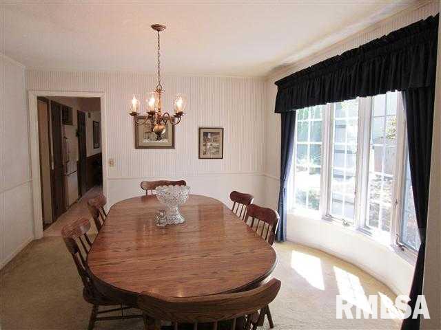 2017 Meadowbrook Road Davenport, IA 52807 - Photo 8 of 24 Gallery Image 8