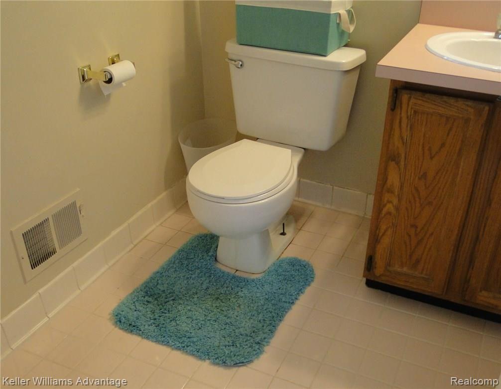 2504 Cranbrook Road Canton, MI 48188 - Photo 11 of 19 Half Bath.jpg