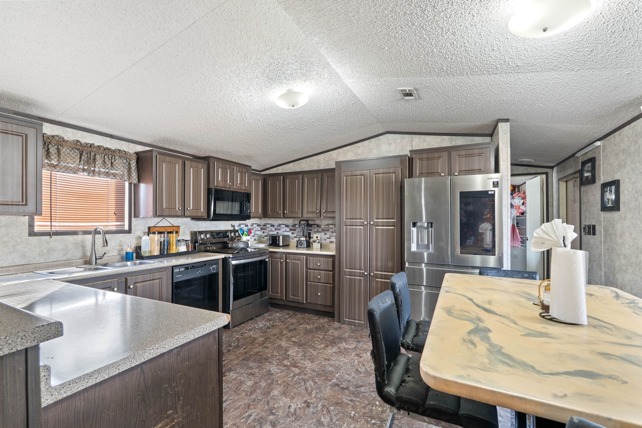 14633 Forest Tower Court Conroe, TX 77306 - Photo 8 of 25 a kitchen with refrigerator and stove