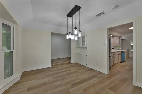 $2,350 | 5622 Woodhollow Drive, Arlington, TX 76016
