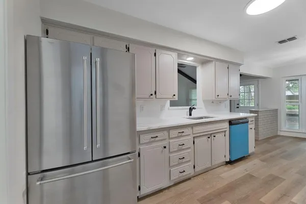 $2,350 | 5622 Woodhollow Drive, Arlington, TX 76016