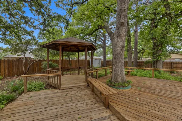 $2,350 | 5622 Woodhollow Drive, Arlington, TX 76016