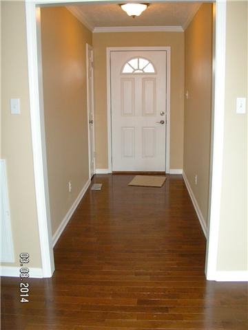 2600 Rossview Road Clarksville, TN 37043 - Photo 3 of 20 entry way