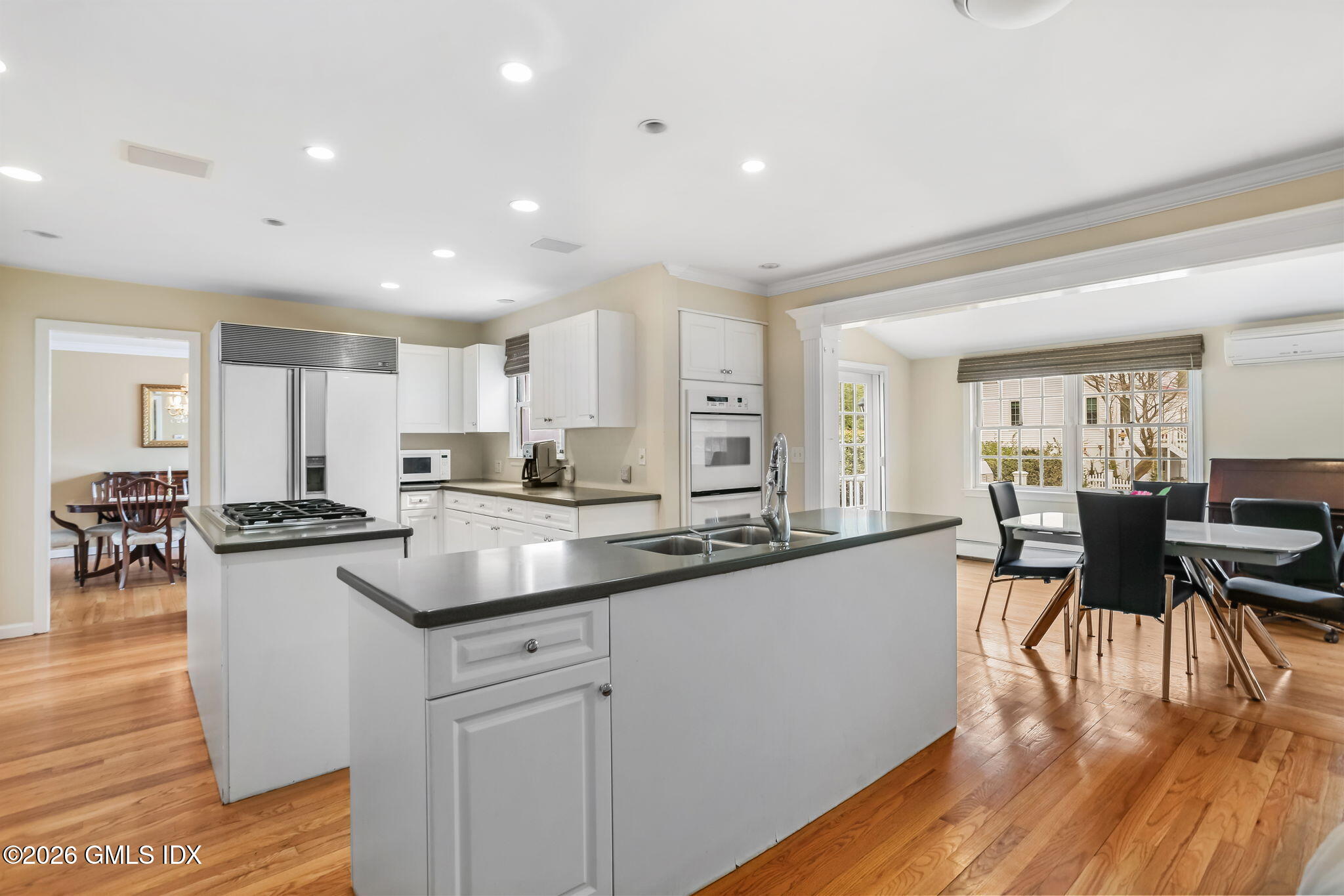 153 Lockwood Road Riverside, CT 06878 - Photo 20 of 58 a kitchen with counter top space and appliances