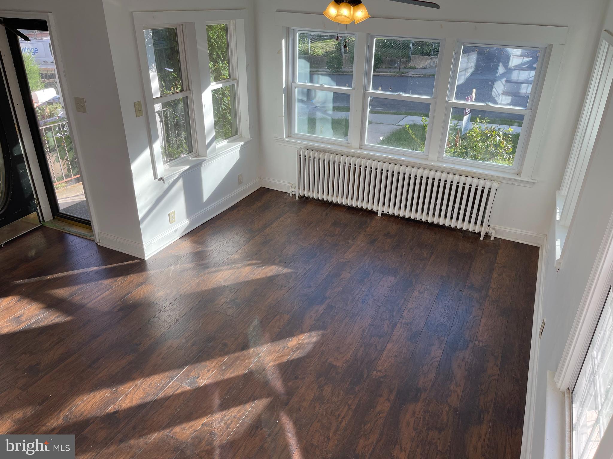 7771 Parkview Road Upper Darby, PA 19082 - Photo 3 of 21 Livingroom