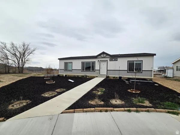 $300,000 | 704 East Pne Street, Wellington, UT 84542