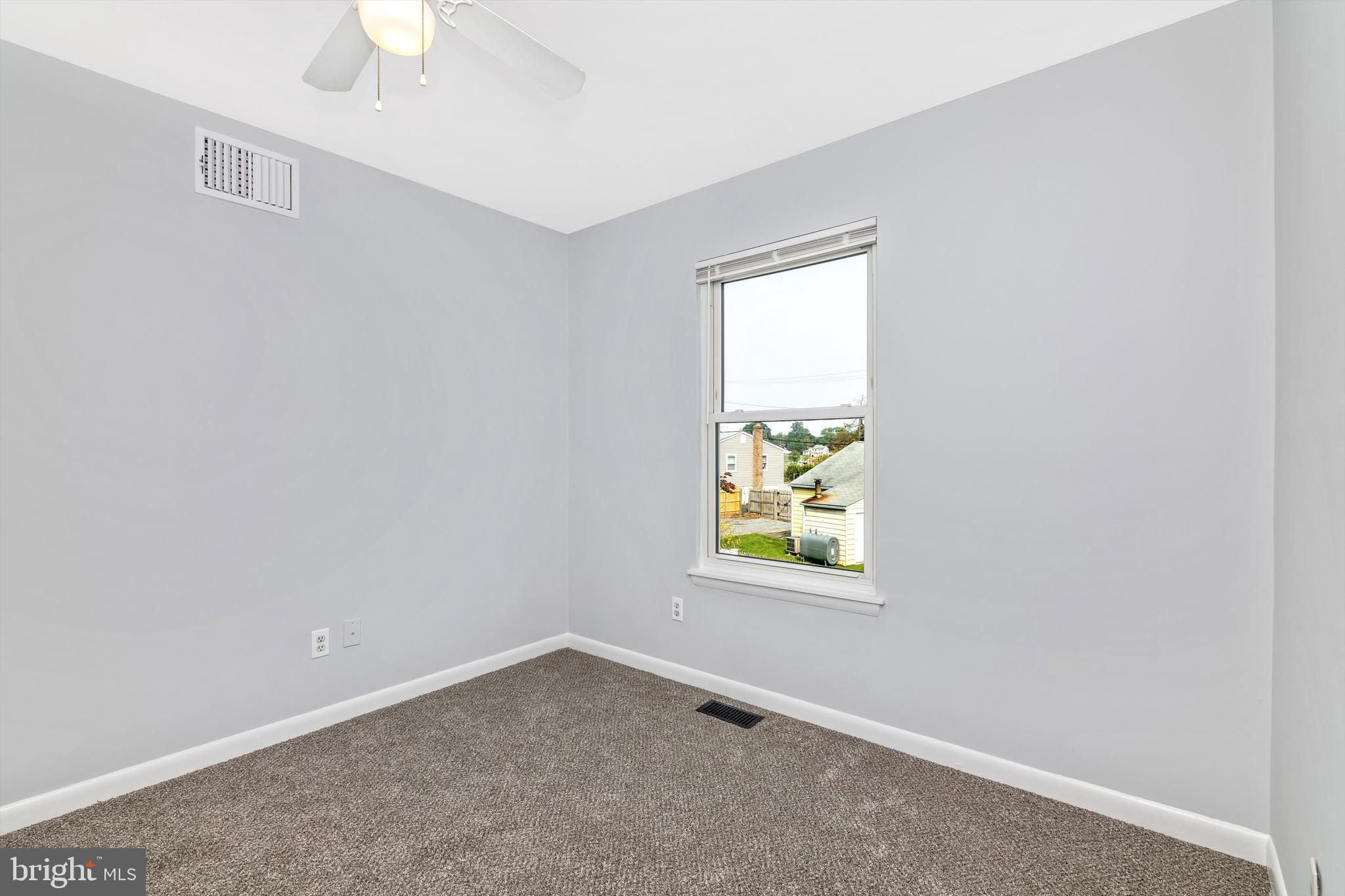 1702 Potomac Road Edgewater, MD 21037 - Photo 13 of 41 an empty room with a window