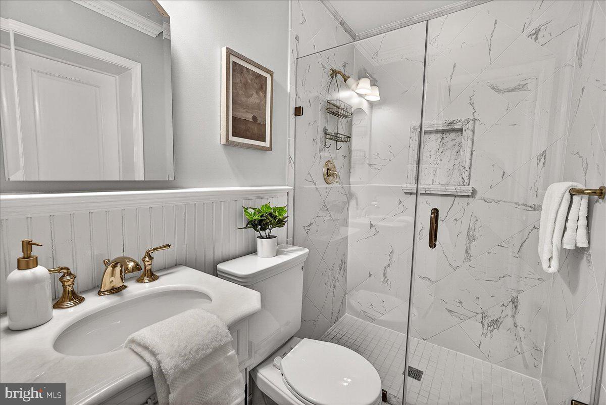 15016 Timberlake Drive Silver Spring, MD 20905 - Photo 28 of 46 Primary En suite Bath