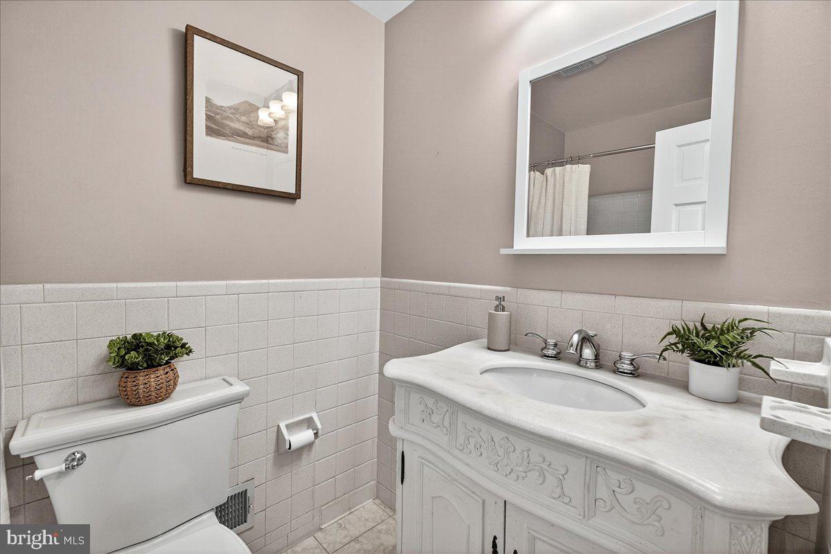 15016 Timberlake Drive Silver Spring, MD 20905 - Photo 31 of 46 Hall Bath