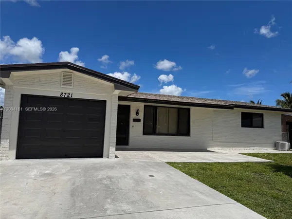 $3,200 | 8721 Northwest 11th Street, Pembroke Pines, FL 33024