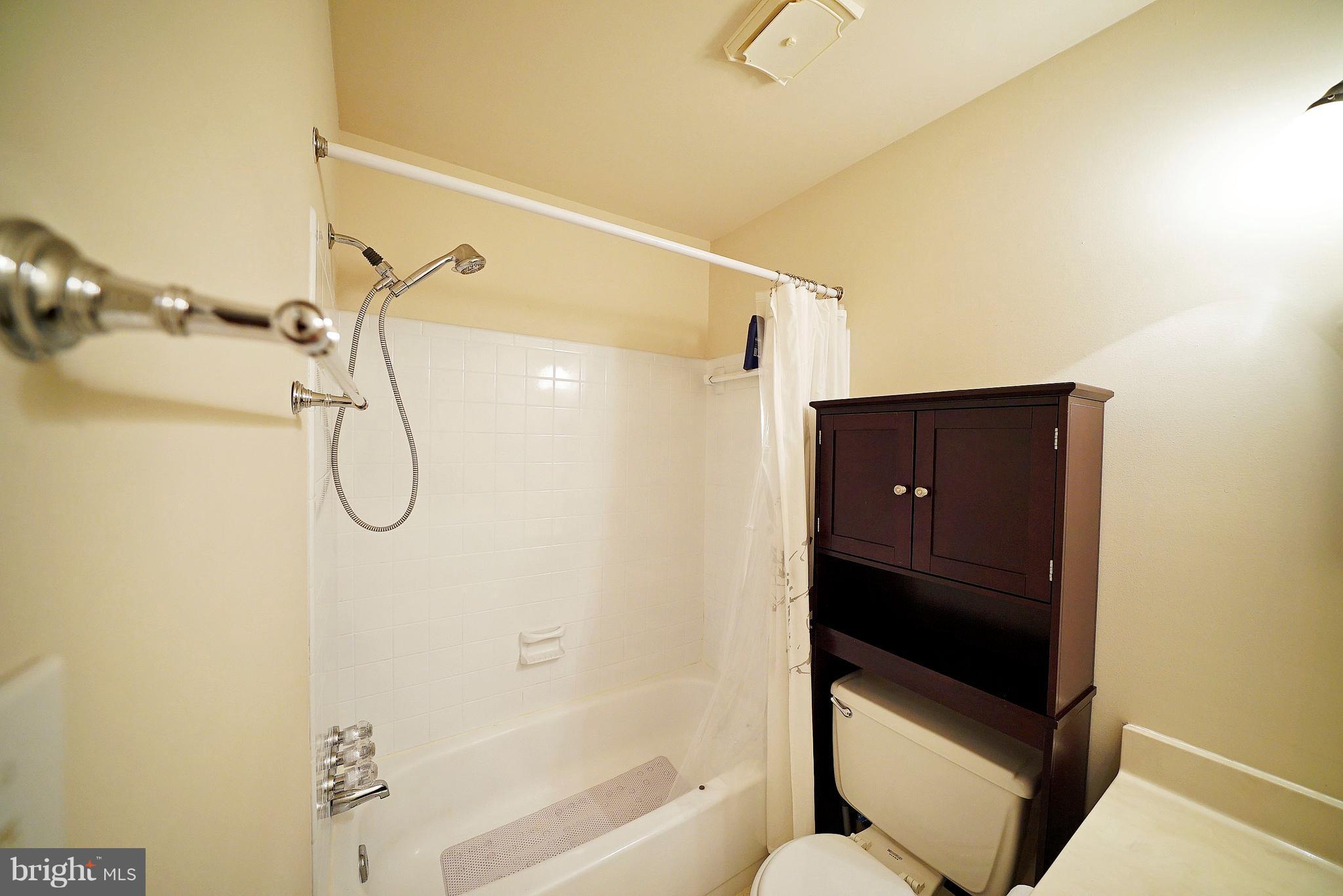 4304 Cub Run Road Chantilly, VA 20151 - Photo 22 of 27 UPSTAIRS HALLWAY FULL BATH 2
