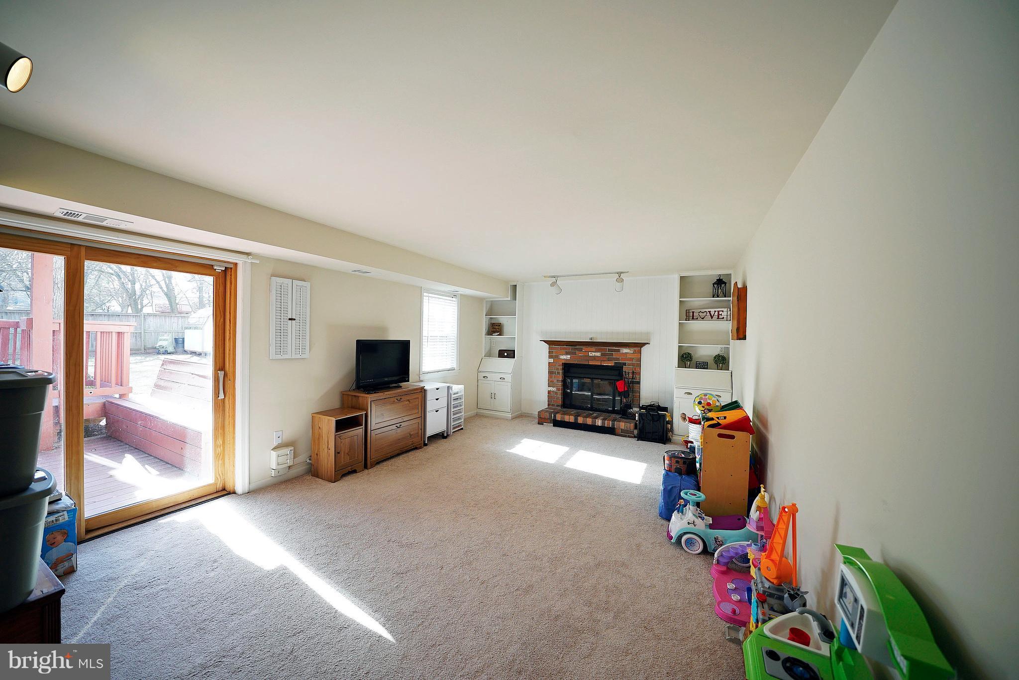 4304 Cub Run Road Chantilly, VA 20151 - Photo 23 of 27 FAMILY ROOM 1