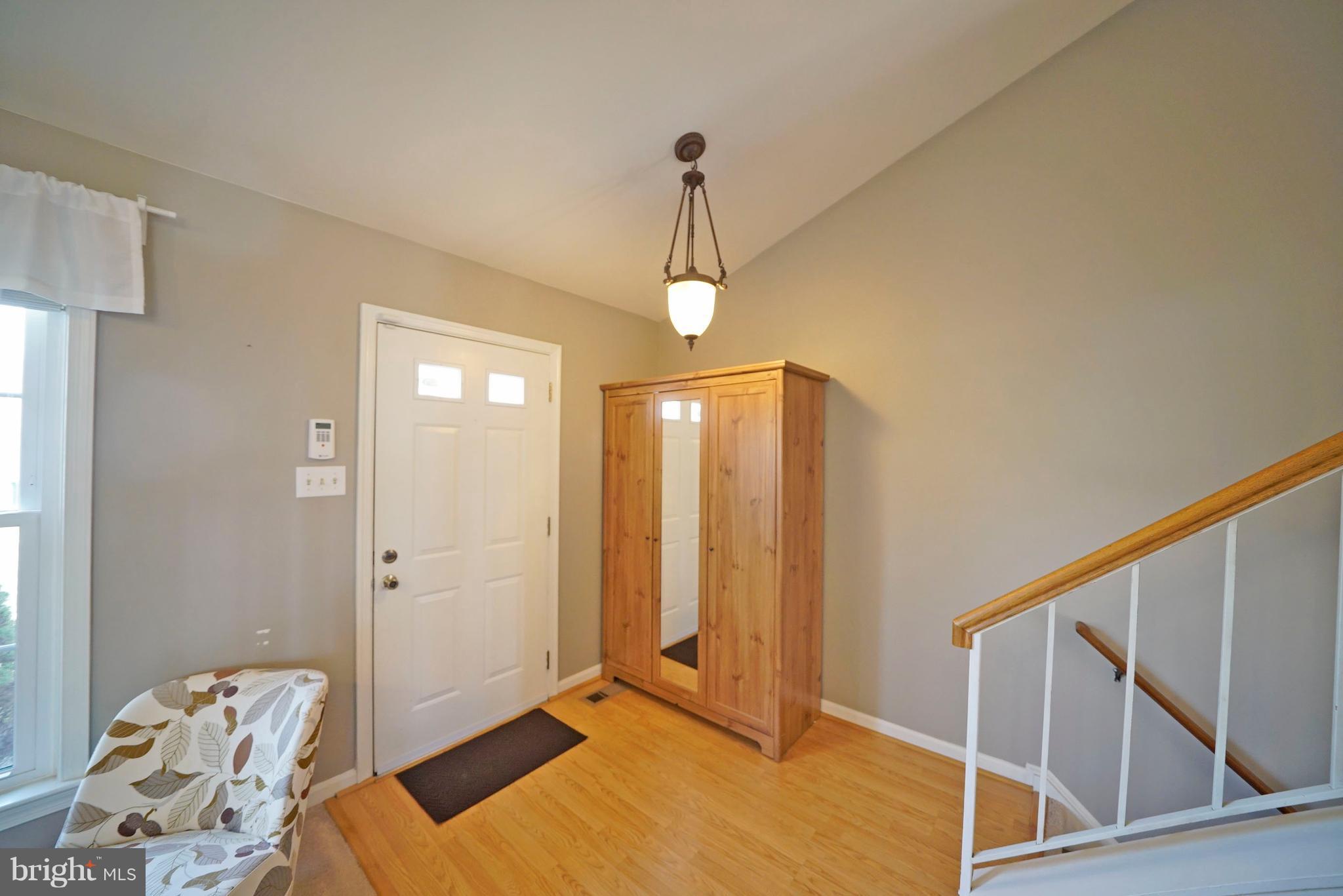 4304 Cub Run Road Chantilly, VA 20151 - Photo 7 of 27 FOYER