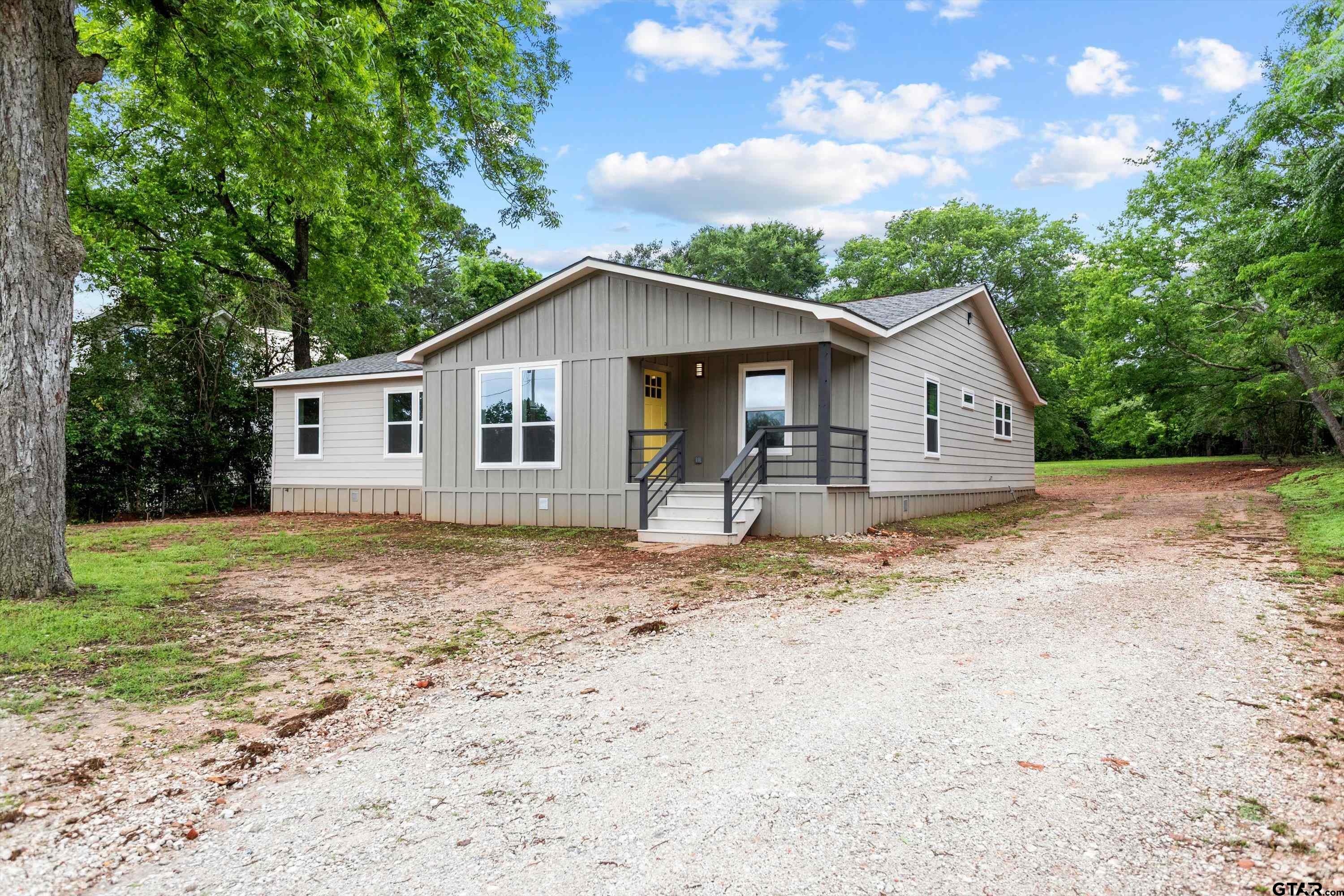 601 North 4th Street Crockett, TX 75835 - Photo 20 of 25 a view of a house with a yard