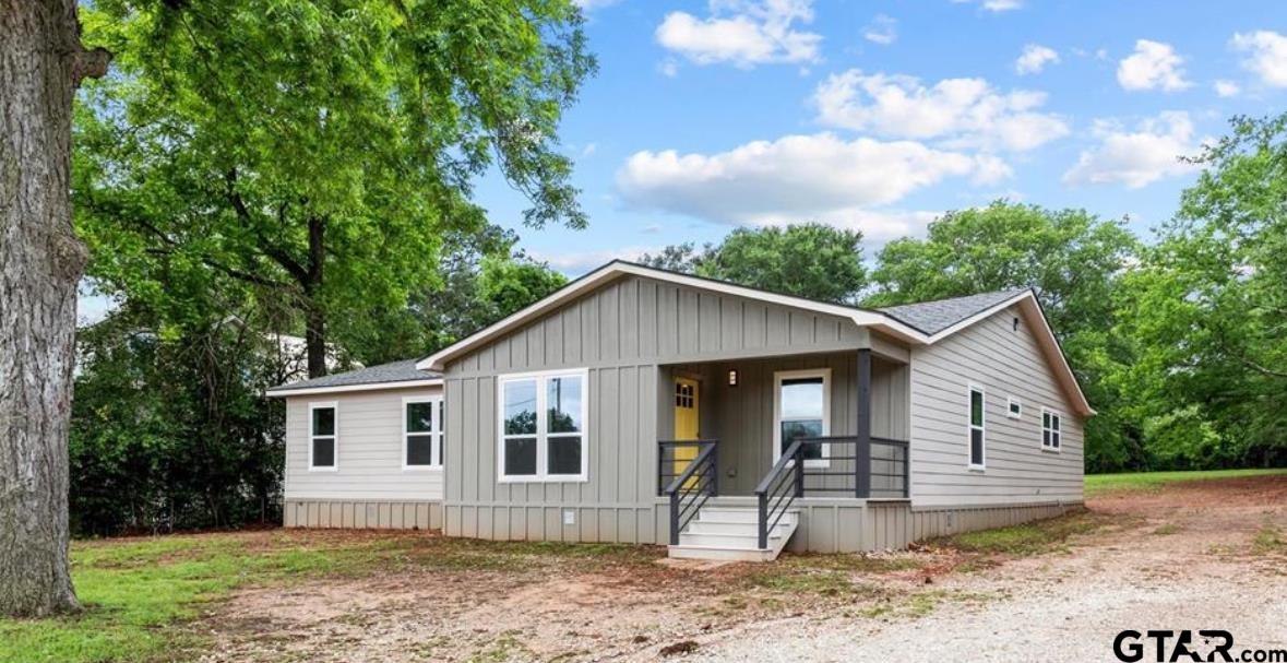 601 North 4th Street Crockett, TX 75835 - Photo 3 of 25 a view of a house with a yard