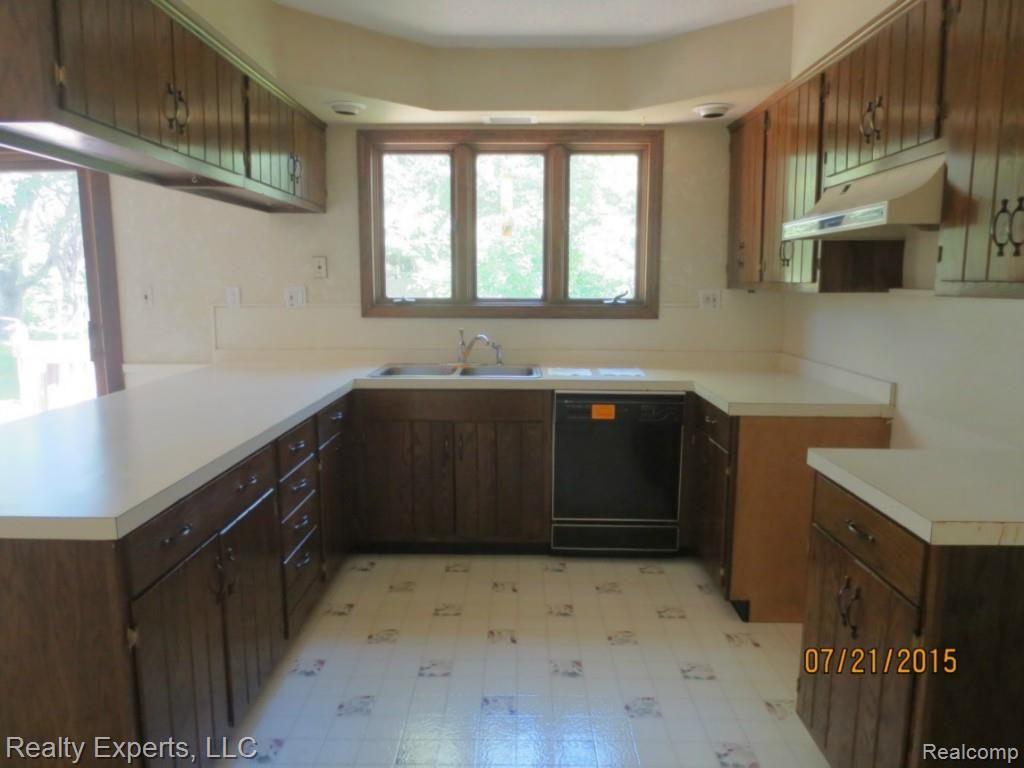 6380 Ridge Road Canton, MI 48187 - Photo 4 of 26 IMG_6015.jpg