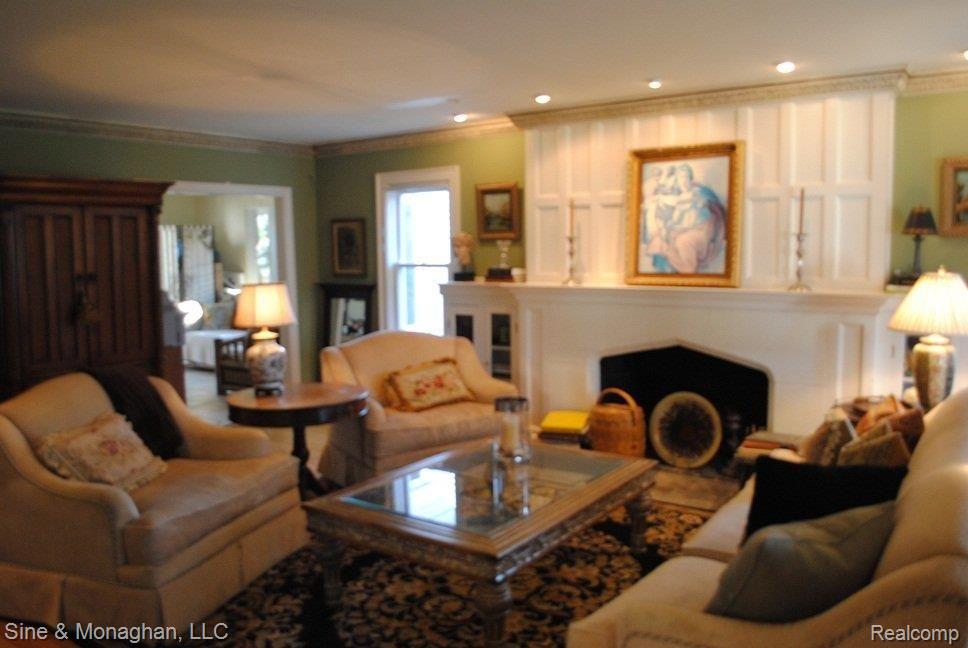 600 Rivard Boulevard Grosse Pointe, MI 48230 - Photo 7 of 19 010