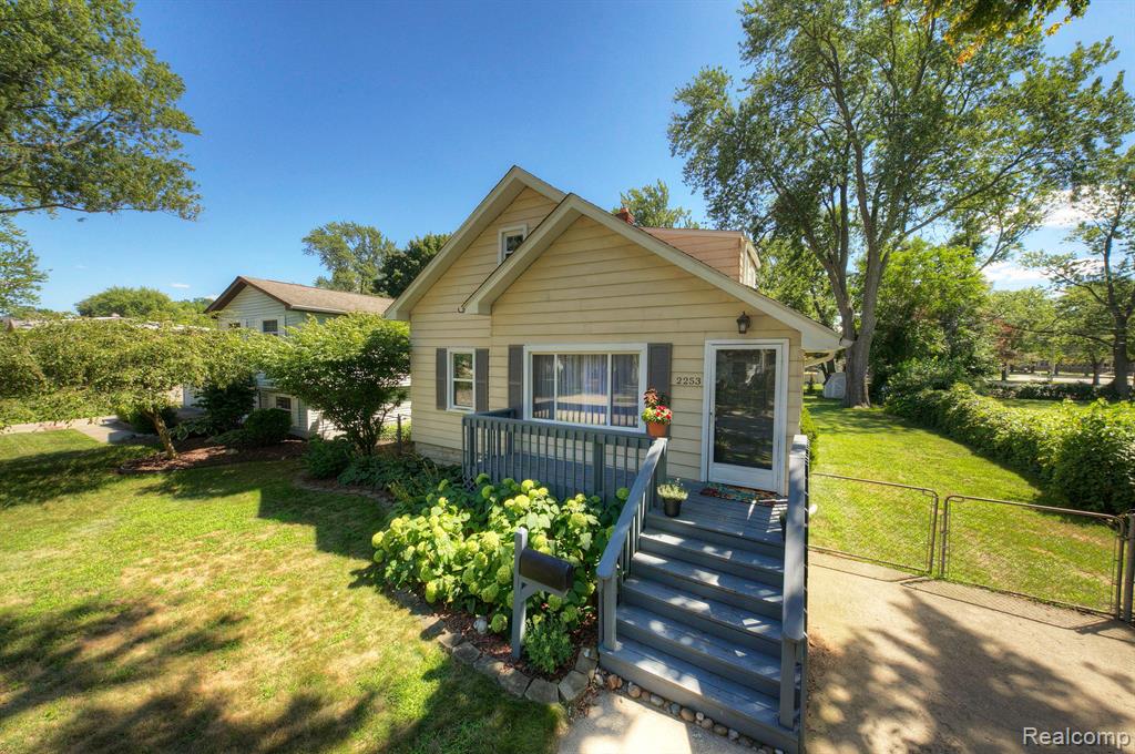 2253 Dorothea Road Berkley, MI 48072 - Photo 32 of 32