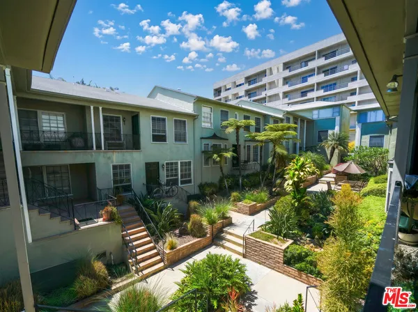 $1,995 | 8551 Holloway Drive, Unit 1, West Hollywood, CA 90069