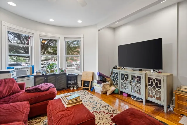 $4,000 | 194 Emerson Street, Unit 1, Boston, MA 02127