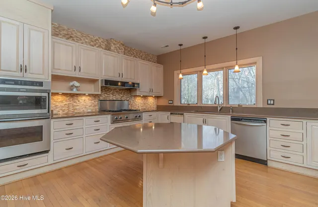 $574,900 | 1015 Cardinal Drive Northwest, Wilson, NC 27896