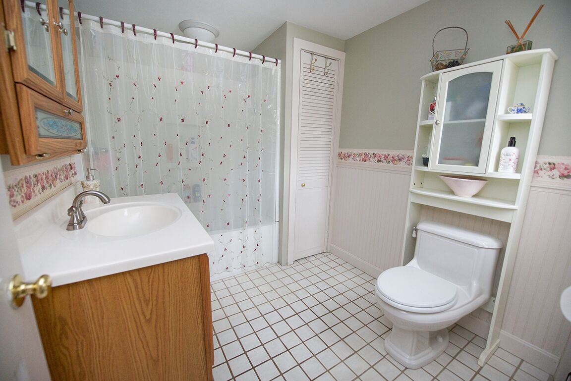 66 N Road Sandown, NH 03873 - Photo 11 of 40