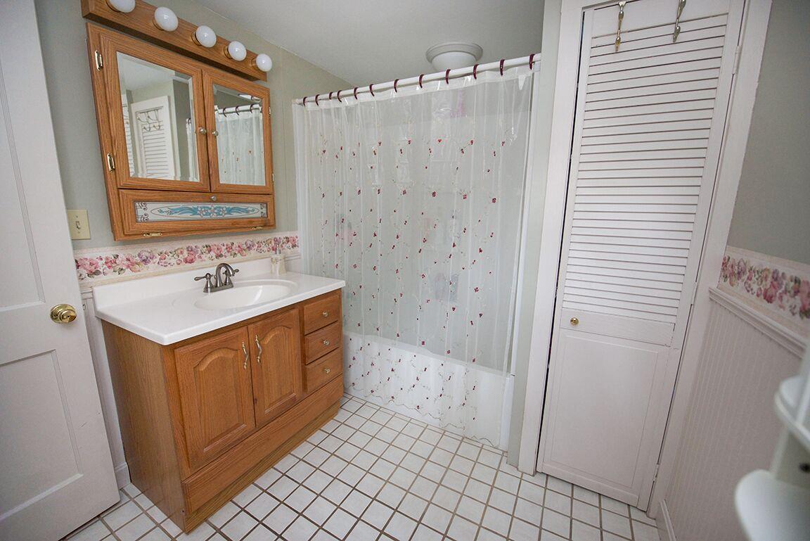 66 N Road Sandown, NH 03873 - Photo 12 of 40