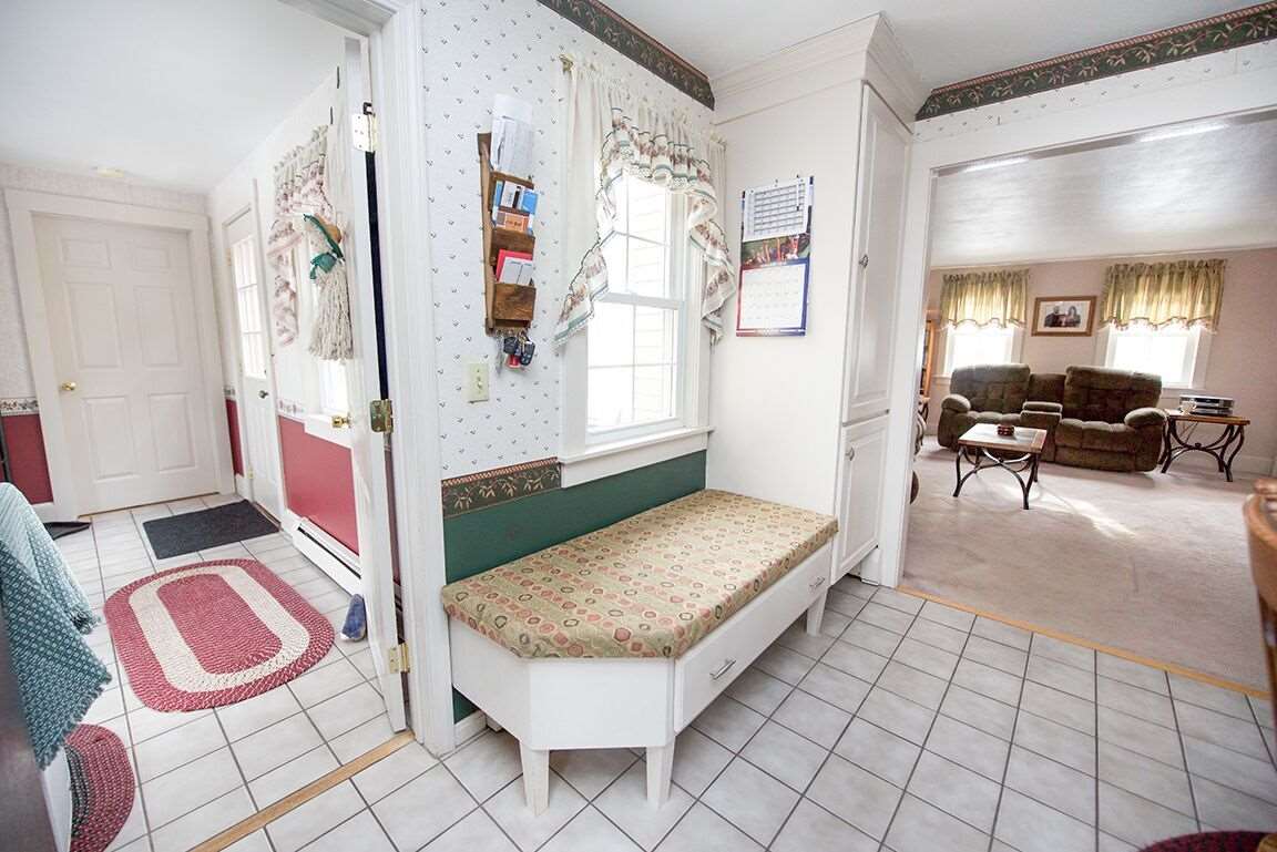 66 N Road Sandown, NH 03873 - Photo 13 of 40
