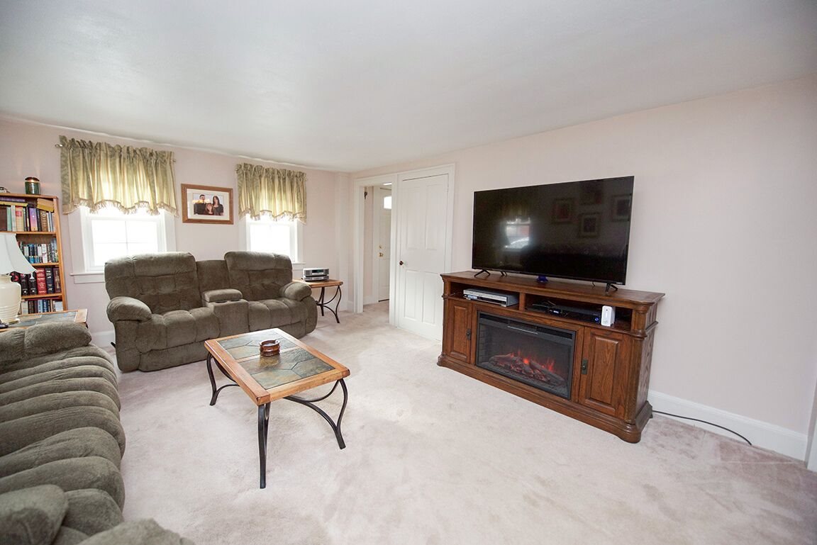 66 N Road Sandown, NH 03873 - Photo 14 of 40