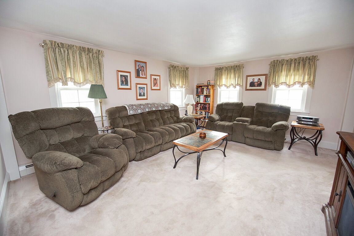 66 N Road Sandown, NH 03873 - Photo 15 of 40