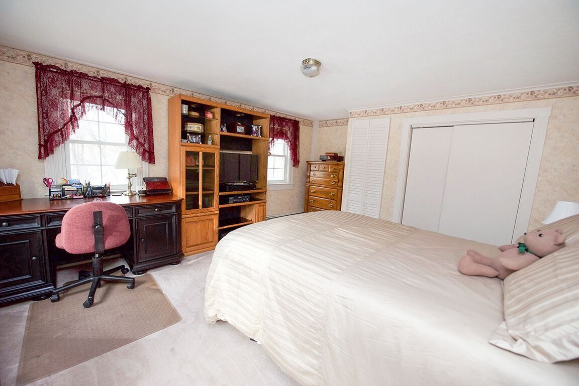 66 N Road Sandown, NH 03873 - Photo 17 of 40