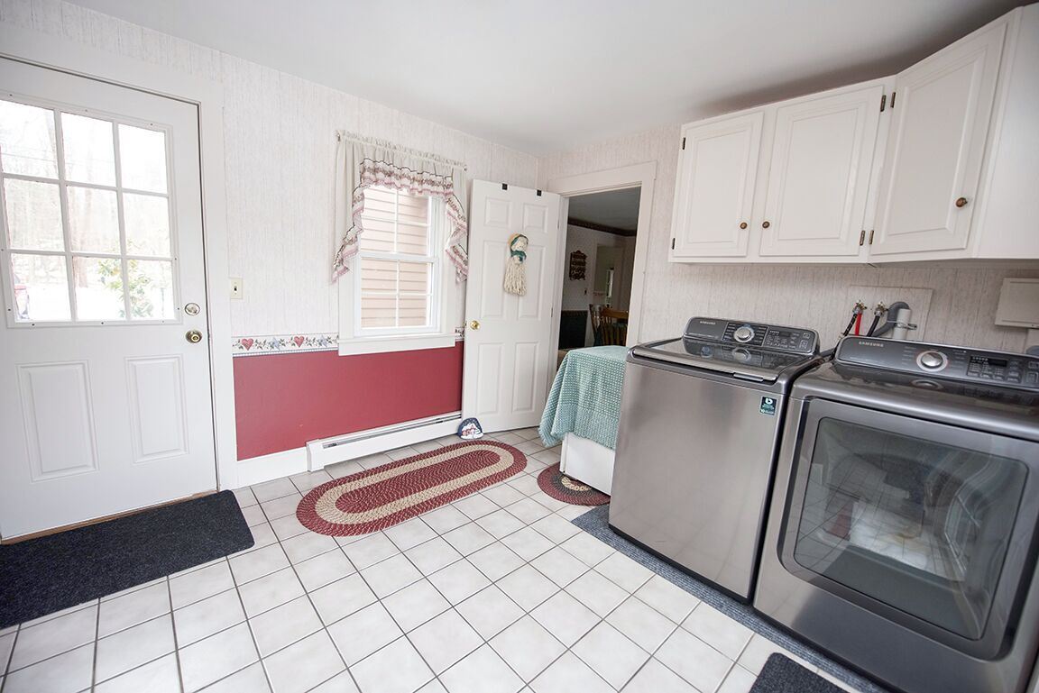 66 N Road Sandown, NH 03873 - Photo 5 of 40