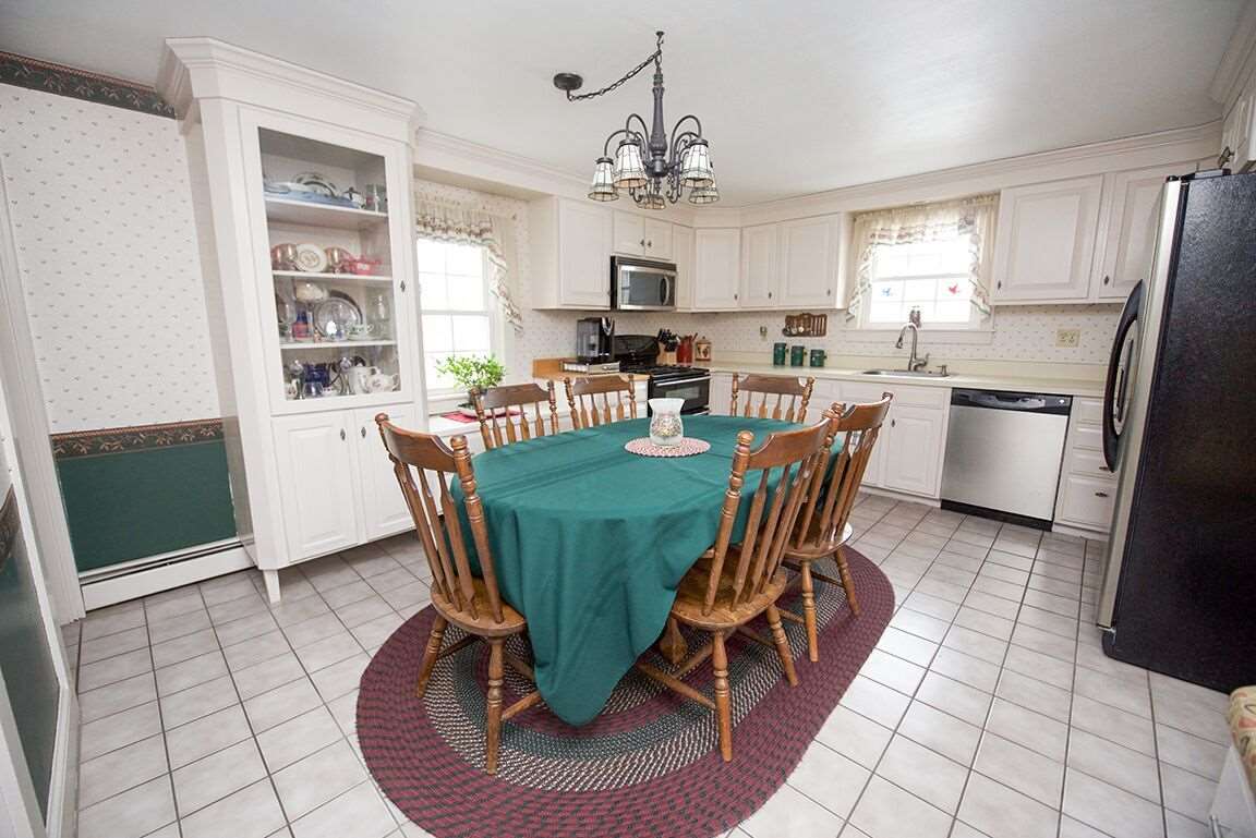 66 N Road Sandown, NH 03873 - Photo 7 of 40