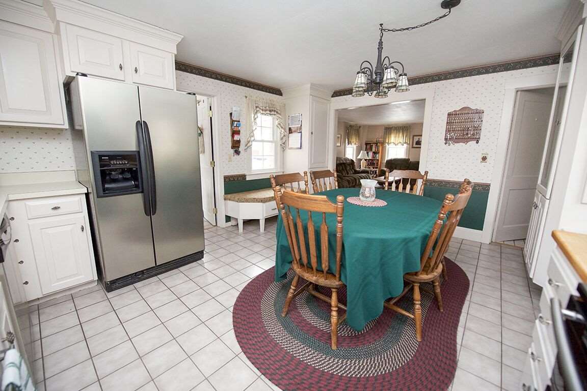 66 N Road Sandown, NH 03873 - Photo 8 of 40