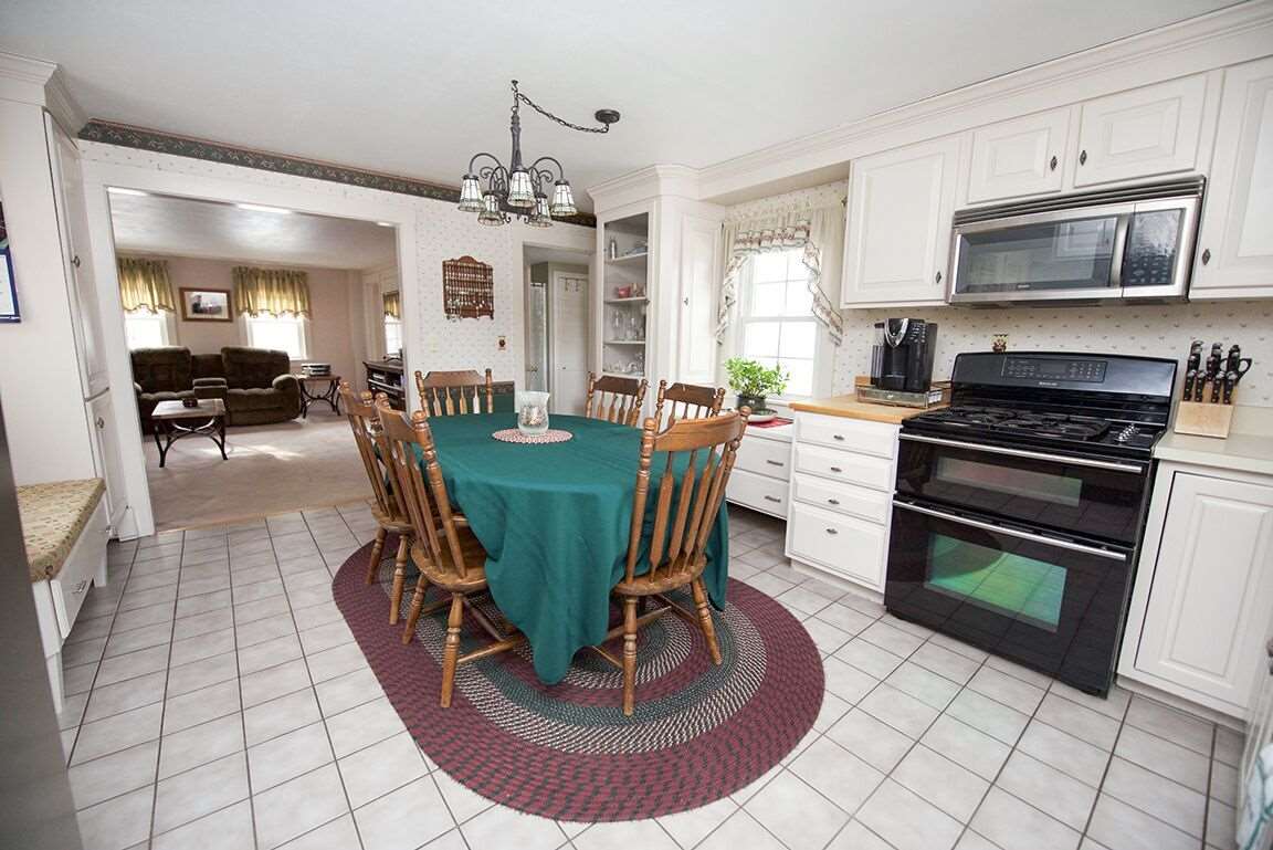 66 N Road Sandown, NH 03873 - Photo 10 of 40