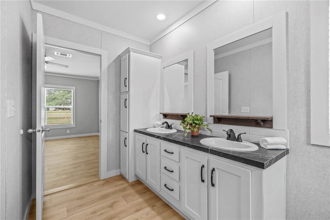 12796 South Fork Road Iola, TX 77861 - Photo 11 of 28 Primary bathroom