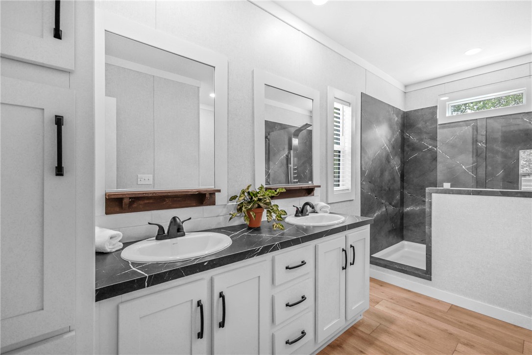 12796 South Fork Road Iola, TX 77861 - Photo 9 of 28 Primary bathroom