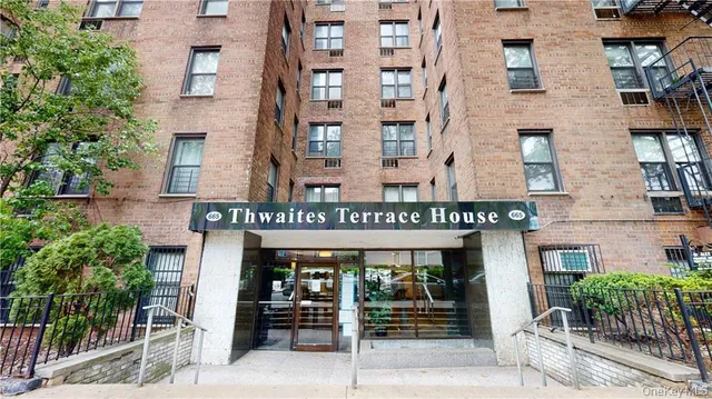 $182,500 | 665 Thwaites Place, Unit 4V | Bronxwood
