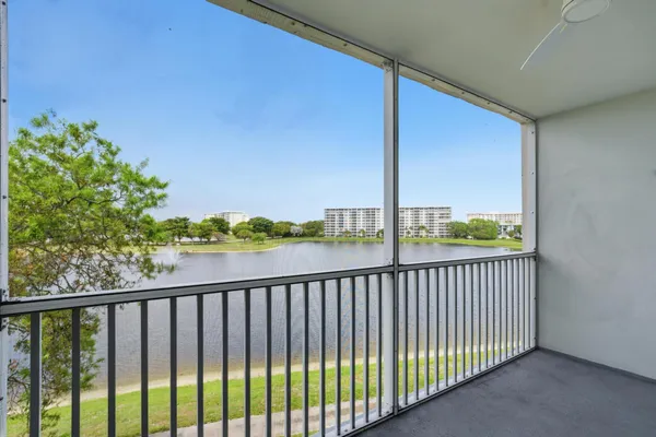 $1,950 | 2801 North Palm Aire Drive, Unit 402, Pompano Beach, FL 33069