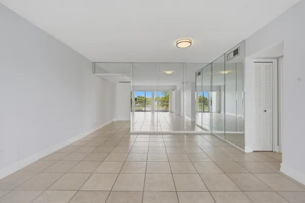 $1,950 | 2801 North Palm Aire Drive, Unit 402, Pompano Beach, FL 33069